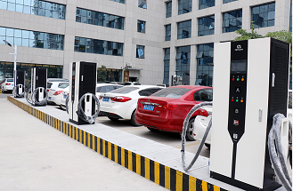 Duitsland zal alle benzinestations verplichten om elektrische auto's op te laden